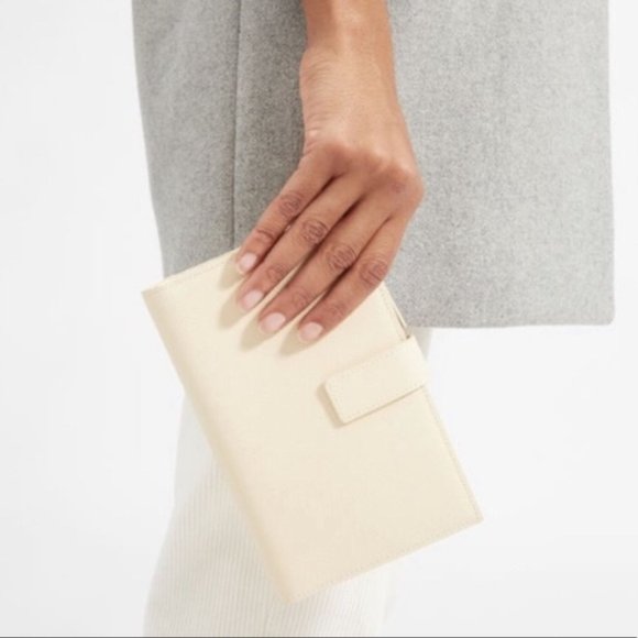 Everlane The Traveler Wallet Passort Cream Ivory Leather - Picture 1 of 15